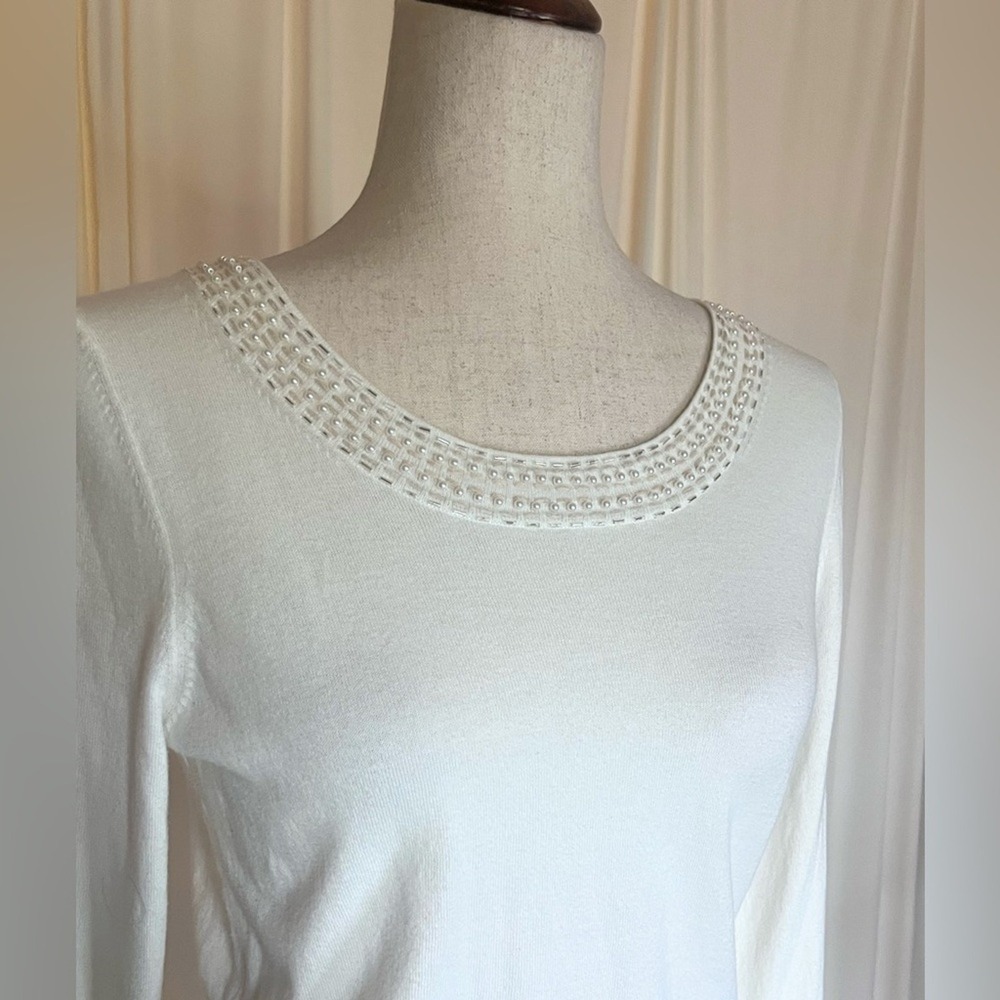 Banana Republic Ivory Knit Sweater with Pearl Embellished Collar Size Medium